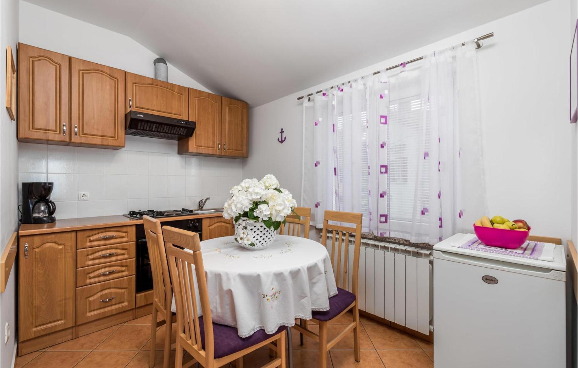 2 Bedroom Beautiful Apartment In Rukavac Rukavac  Екстериор снимка